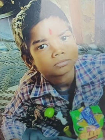 Young child drowns in canal while playing at Pakka Ghat; no trace found.