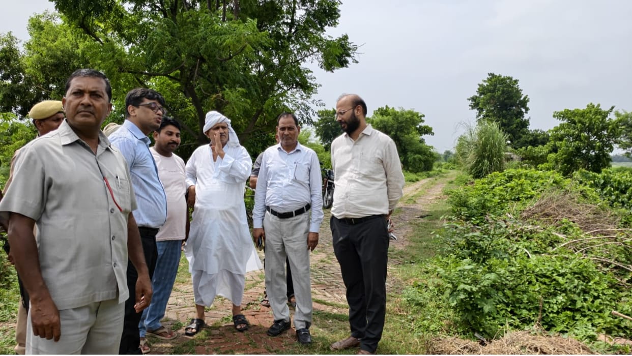 People of Salikpur-Mahadeva have started vacating their homes.