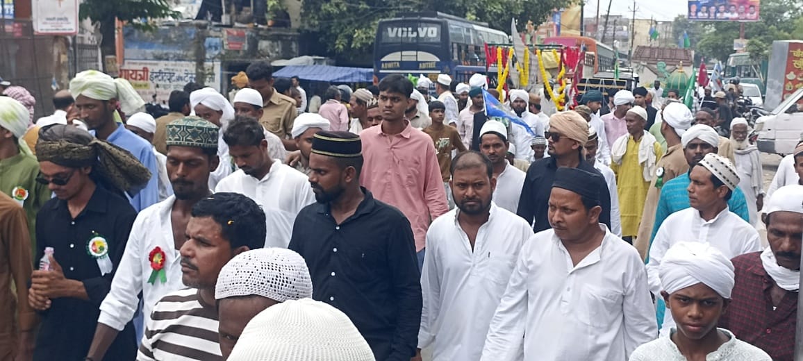 Eid-e-Milad-un-Nabi procession taken out; message of peace conveyed.