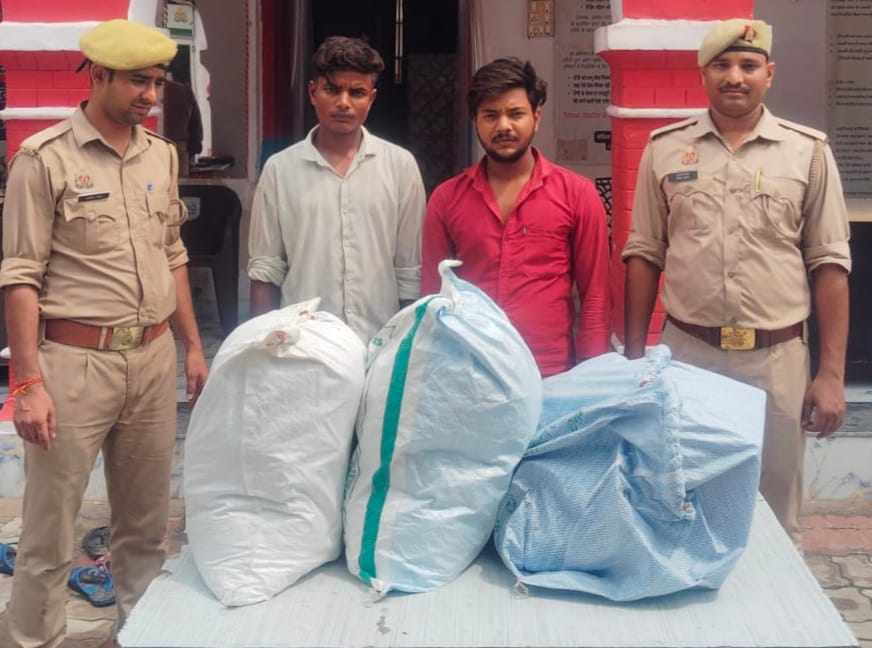 पुलिस की गिरफ्त में आरोपी।
