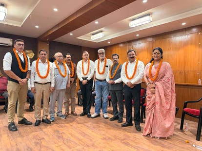 पूर्वांचल स्कूल वेलफेयर एसोसिएशन के मनोनीत सदस्य। स्वयं