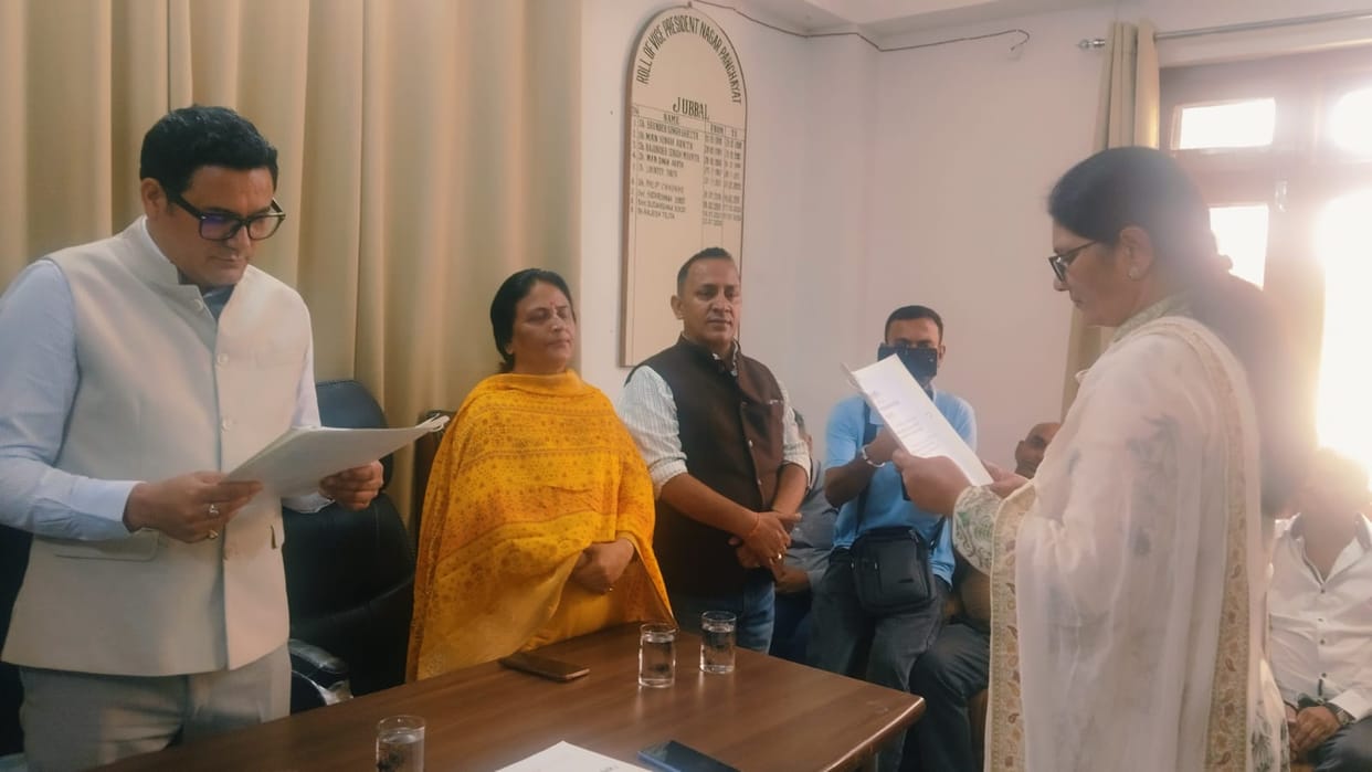 Kamlesh and Lokpal took the oath as Chairperson and Vice-Chairperson, respectively, of the Jubbal Panchayat Samiti