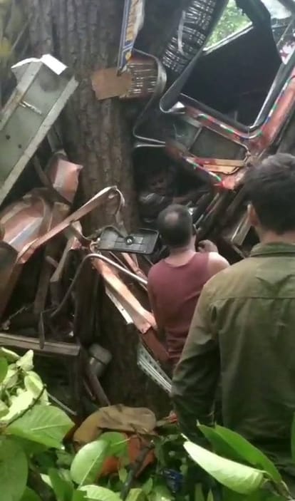 हादसे के बाद ट्रक की हालत।