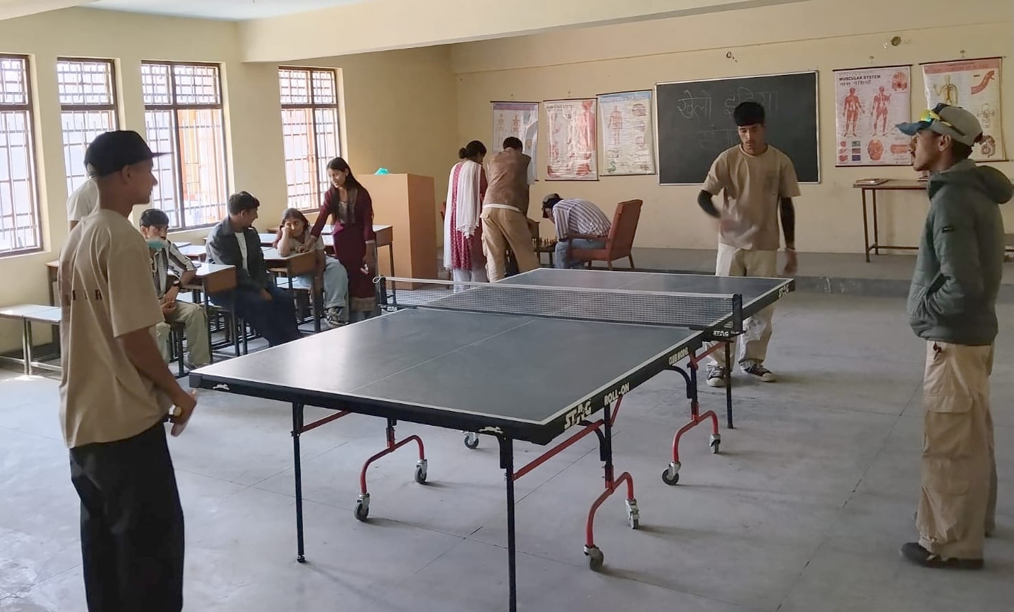 राजकीय महाविद्यालय कुकुमसेरी में 'खेलो इंडिया संवाद' और खेलकूद प्रतियोगिता के दौरान टेवल टेनिस 