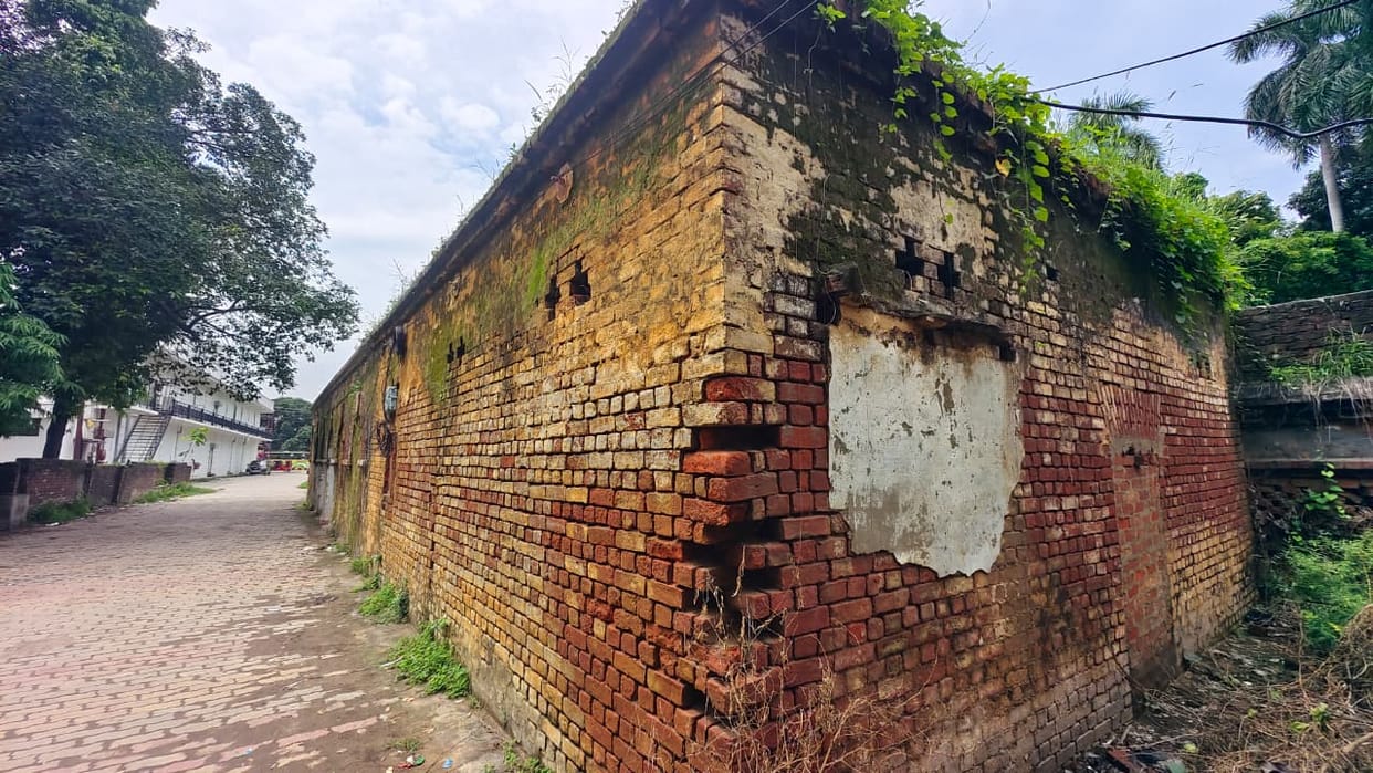 The hammer was to be used on dilapidated buildings, only notices were given