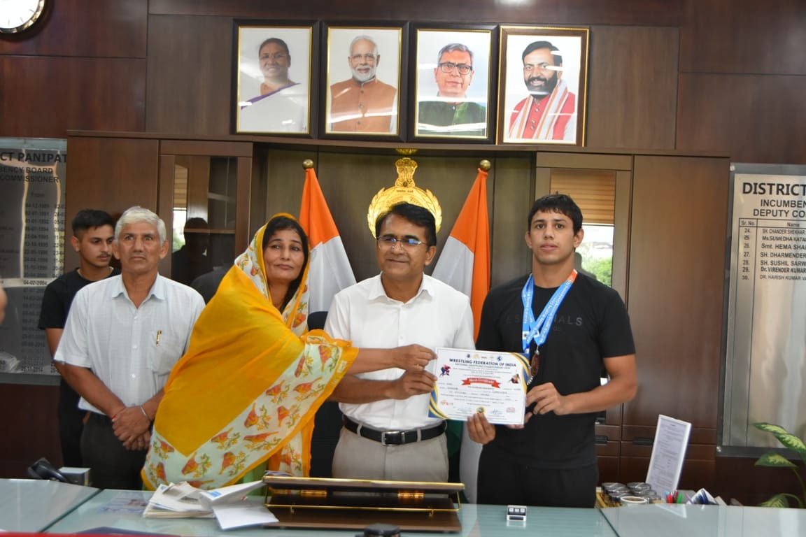 Sikandar wins silver medal, receives honor.