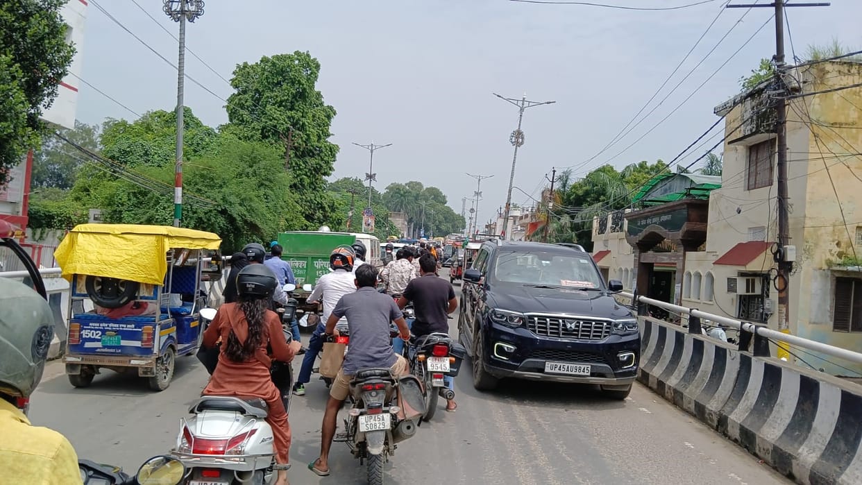 Traffic went haywire due to the Raksha Bandhan crowd
