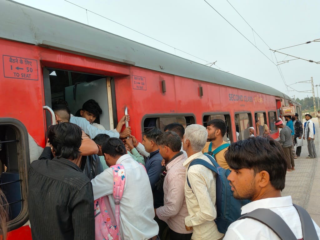 Operational period extended for four pairs of special trains.
