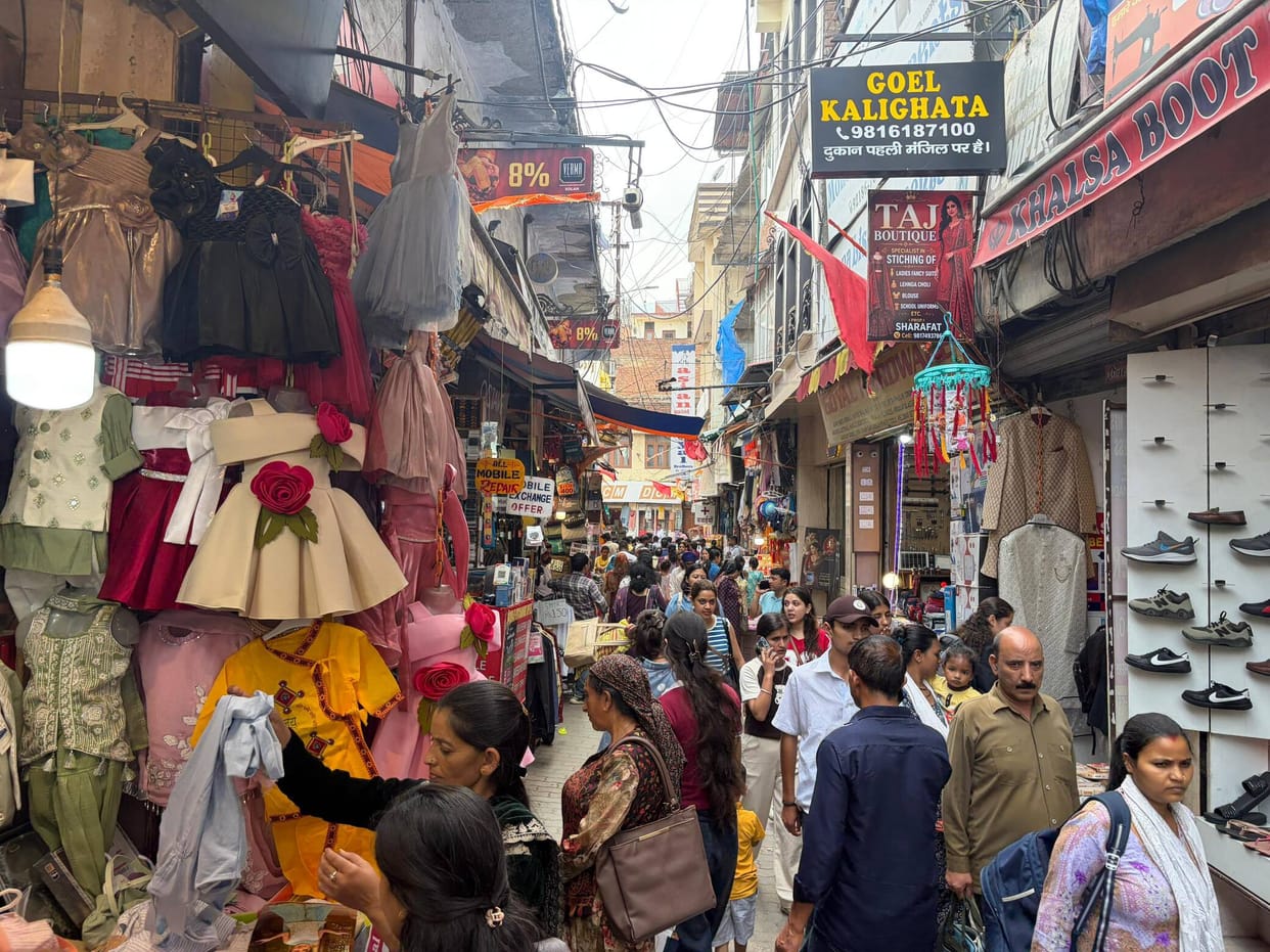 Crowds throng the market ahead of the Rakhi festival; even walking has become difficult.