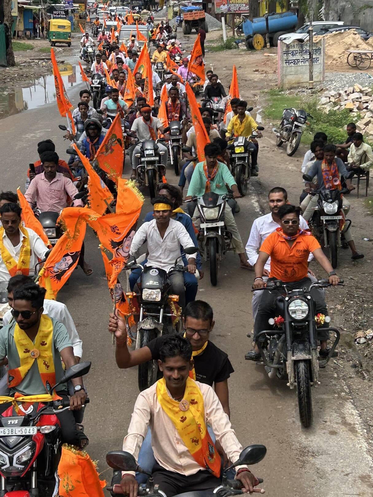 VHP activists reached Shivdwar after collecting water from Shriram Sarovar.