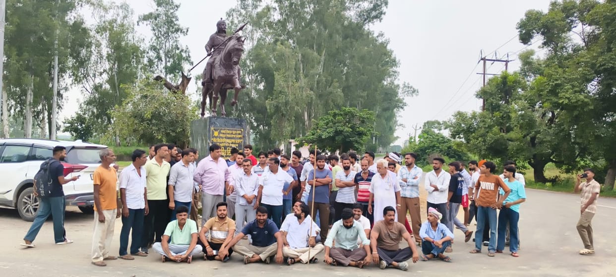 Protest at Maharana Pratap Chowk demanding a rollback of the UGC decision.