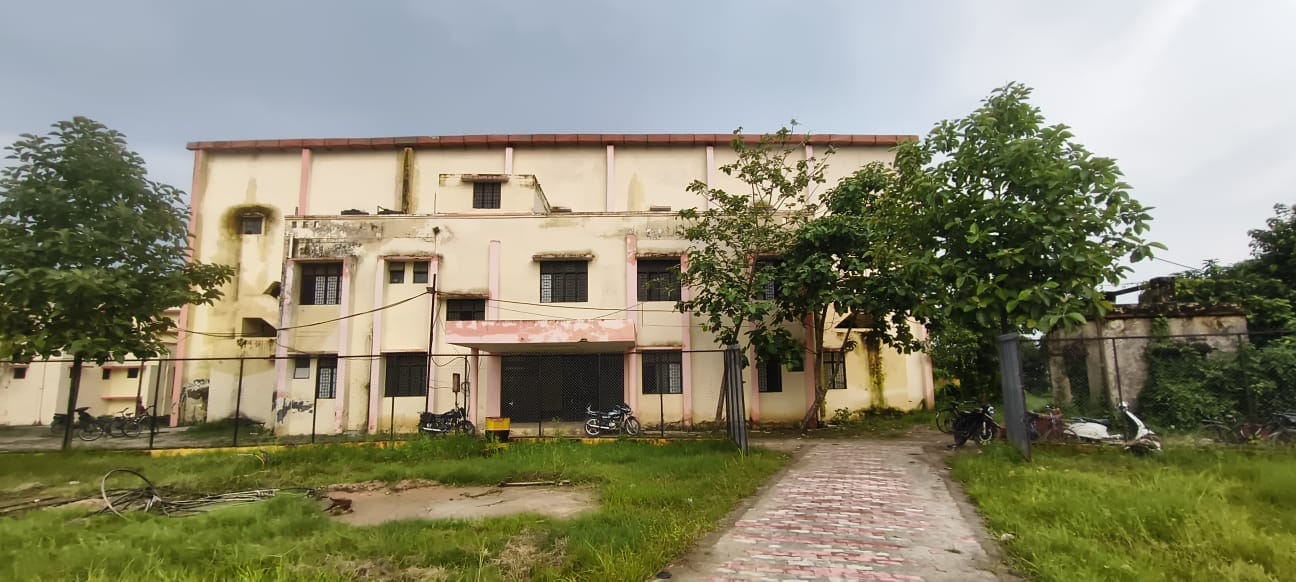 शहर के एकलव्य स्टेडियम स्थित बैडमिंटन हाल।संवाद