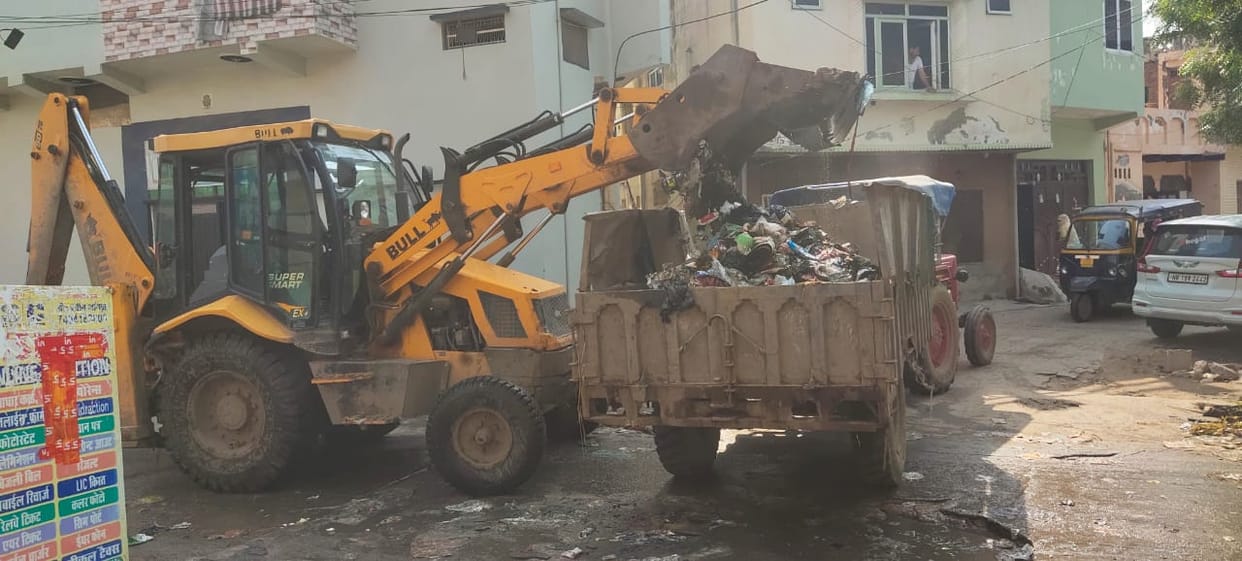Amidst the strike, the Municipal Council took charge of sanitation and cleared 20 tonnes of garbage in a single day