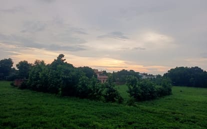 शाम के समय आसमान में छाया बादल। संवाद