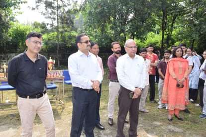 टांडा में जेनेसिस-2026 के आगाज के दौरान उपस्थित प्रधानाचार्य डाॅ. मिलाप शर्मा व अन्य। -संस्थान