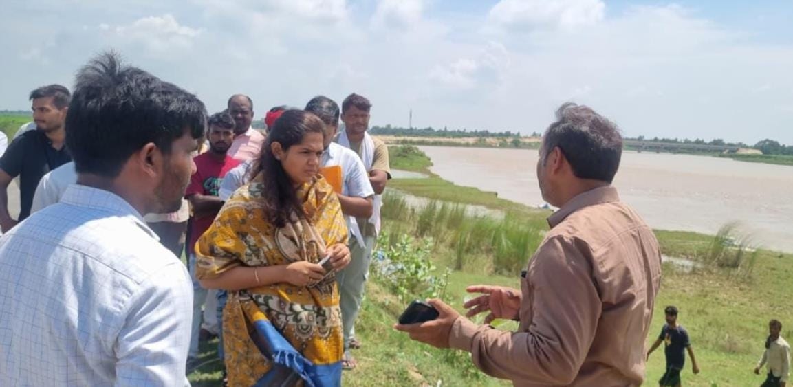 The District Magistrate inspected Siswara Ghat.