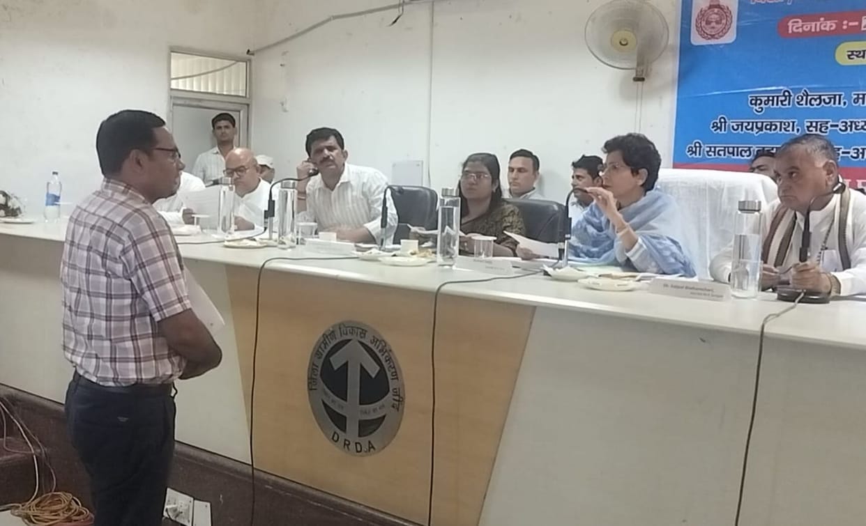 The councilor said that there is no hearing in the resolution camp. MP Selja said that the officers made it a drama.