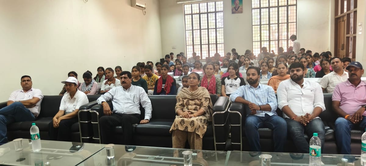 Rewari News: अहीर महाविद्यालय में खेलो इंडिया संवाद का लाइव प्रसारण