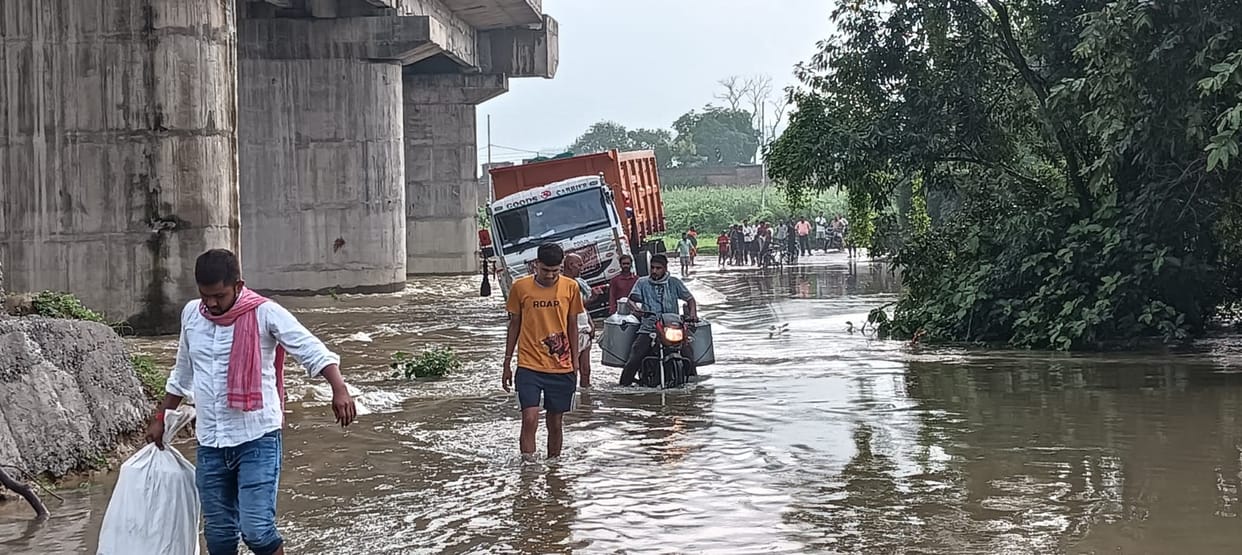 Sluice gates of five dams opened; risk increases at tourist spots as well.