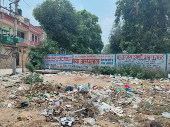 Along with sanitation workers, door-to-door garbage collectors are also on strike.