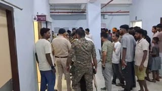 अस्पताल में उमड़ी भीड़