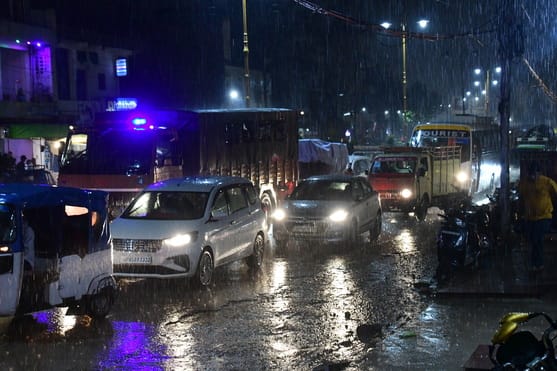 Seven-kilometer journey took two and a half hours; ambulance stuck in traffic jam; complaint lodged with police and a tweet also posted.