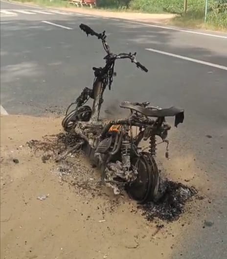 Electric scooter bursts into flames while being ridden on the road