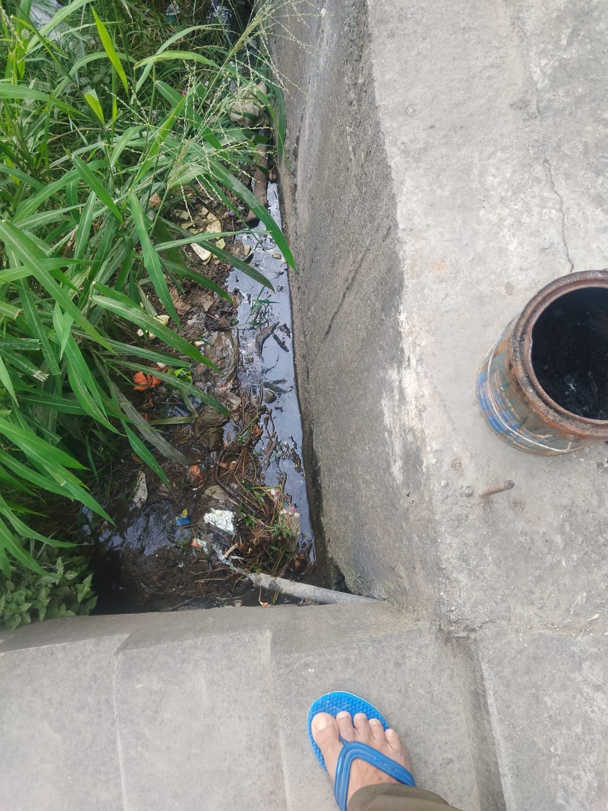 Wastewater flowing along the roadside in Chandpur; villagers distressed.