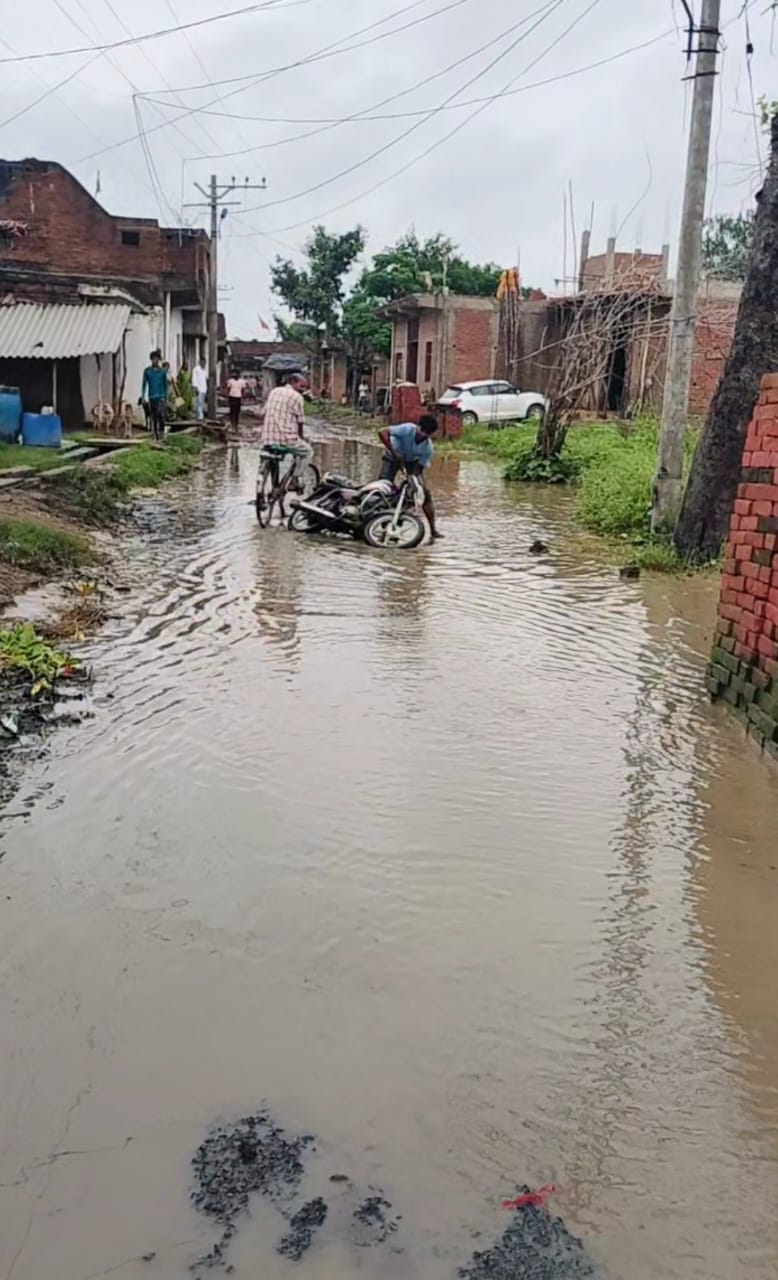 The main road of Dharkan has turned into a pond.