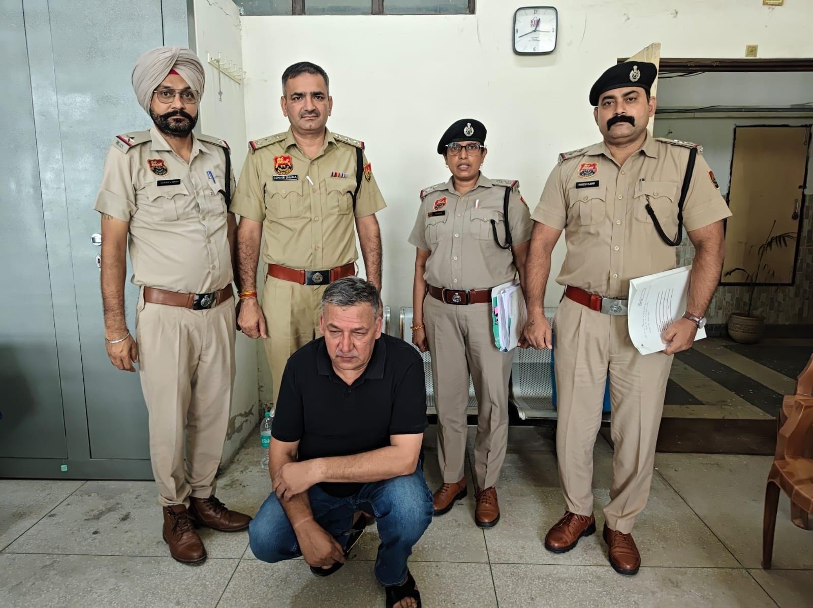 फोटो 11 पुलिस की गिरफ्त में आरोपी दमन कुमार। स्रोत: पुलिस
