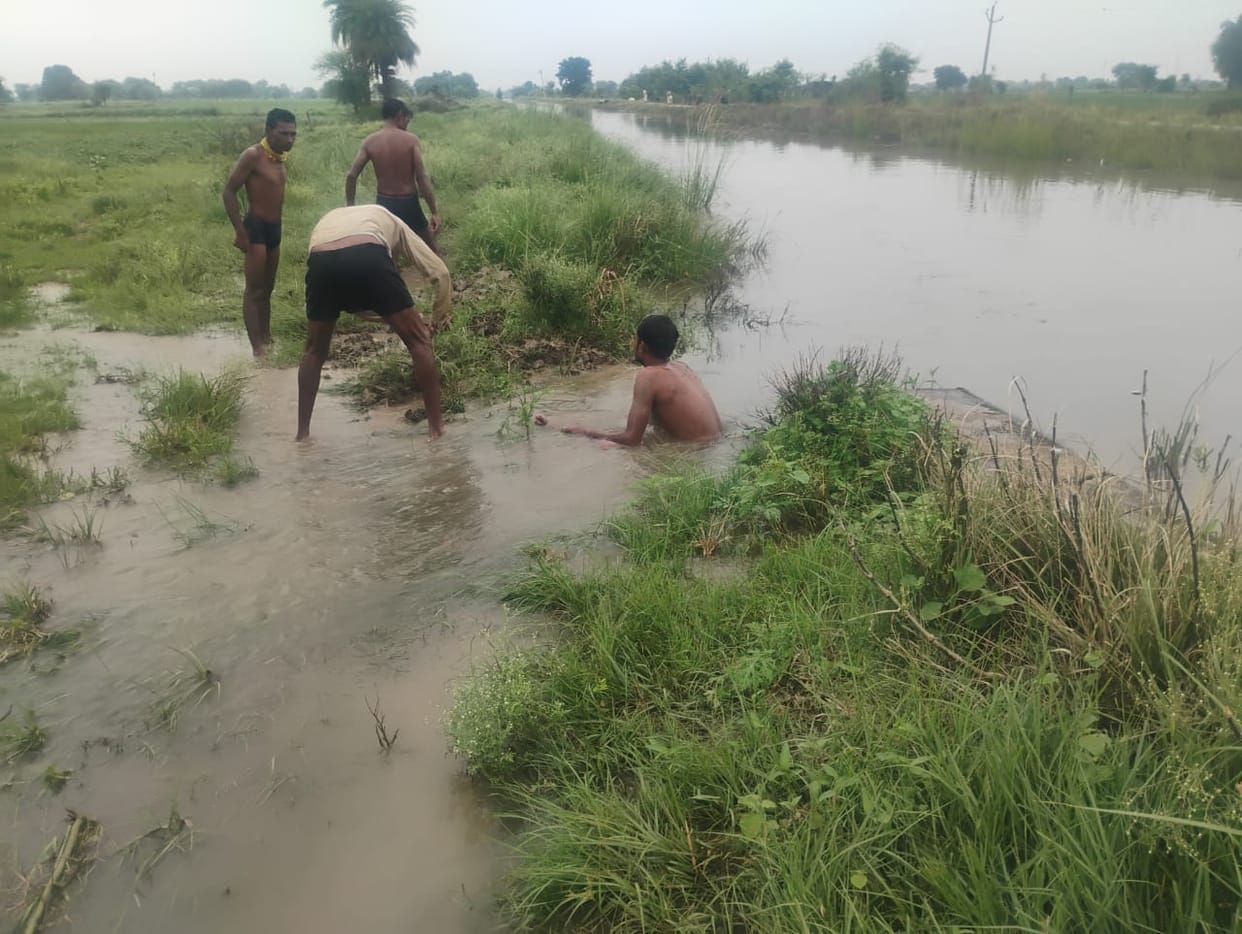 Residents of Rath grappled with waterlogging for the second consecutive day; water accumulated in several areas