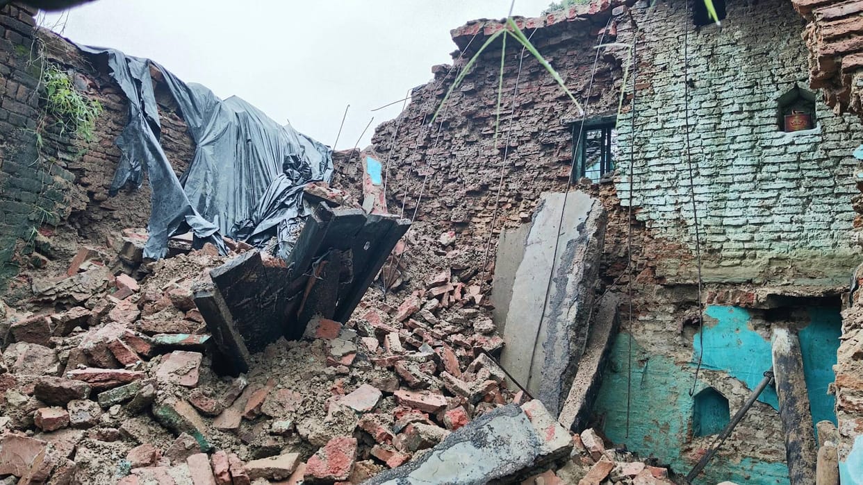 Eight mud houses collapsed due to rain; household belongings buried
