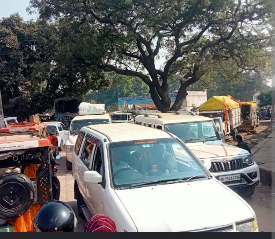 Commuters troubled by traffic jams during the festival; footpaths turned into parking spaces.