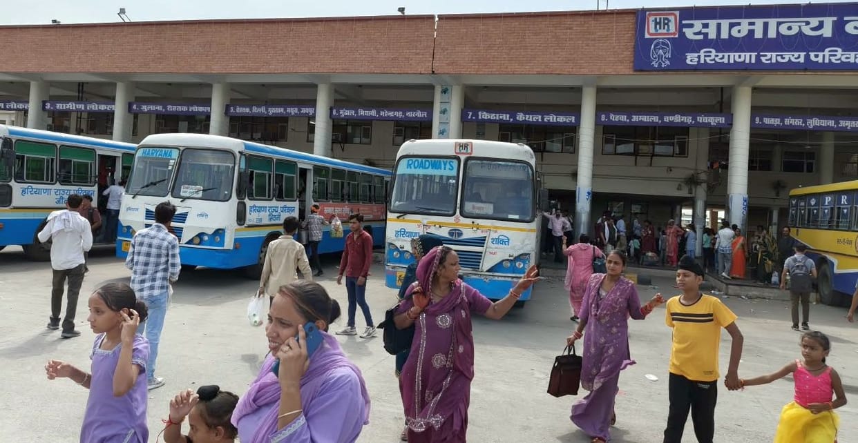 Buses were crowded on Rakshabandhan, with private buses missing half their trips.