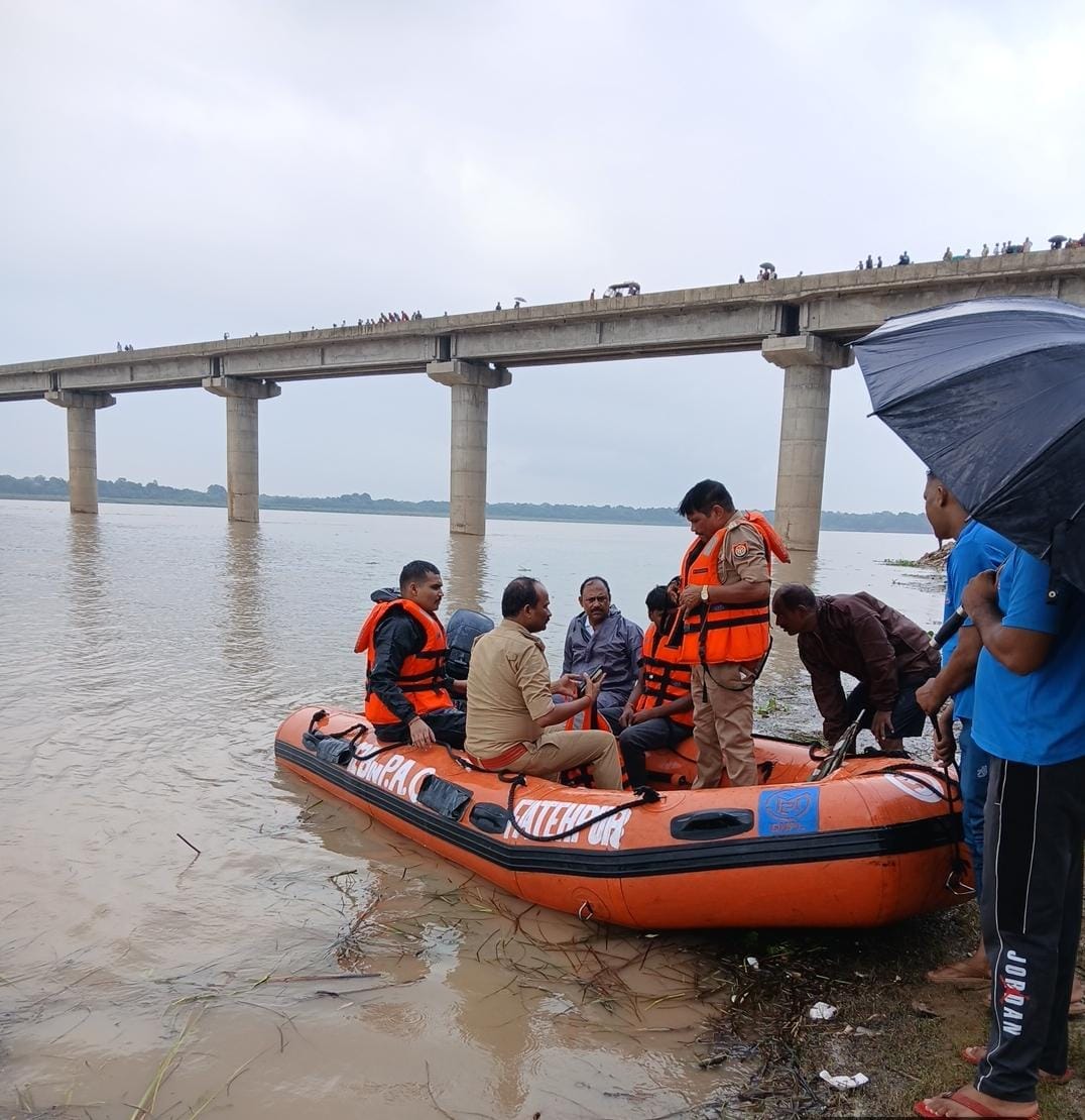 Search for young woman in Yamuna extended up to 25 km; she was not found.