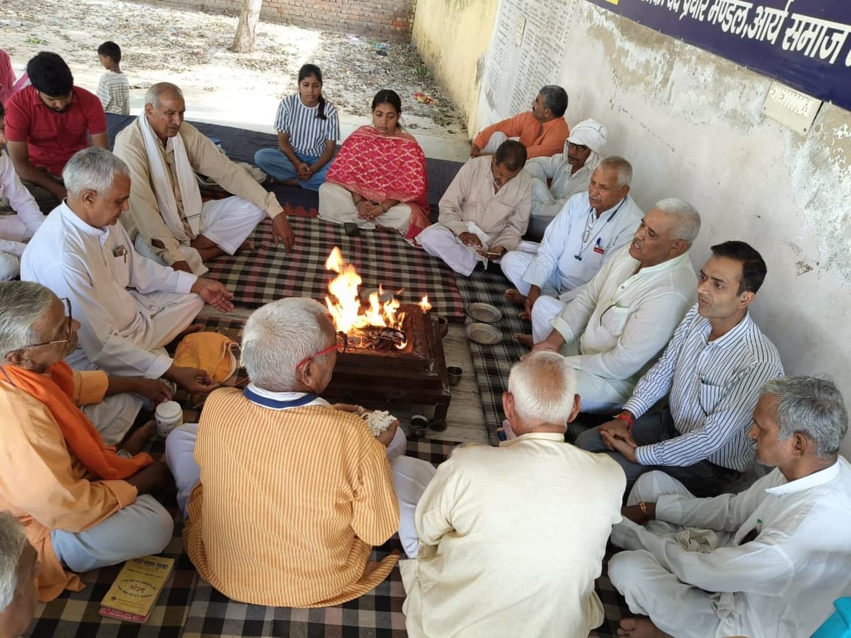 The message of Mahayajna, self-study, and self-purification was conveyed within the Arya Samaj.