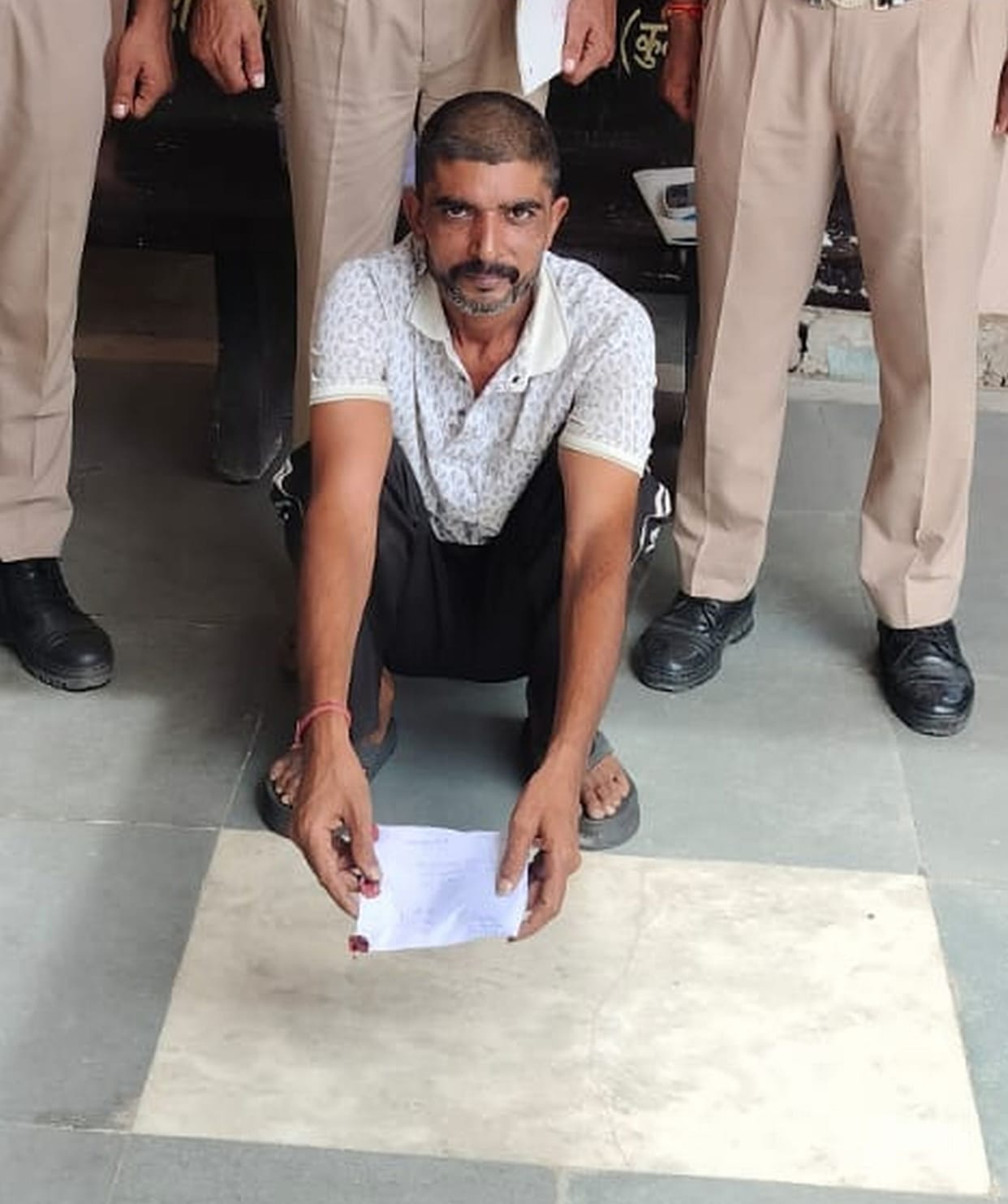 Youth arrested with heroin at a flat in Ratan Complex