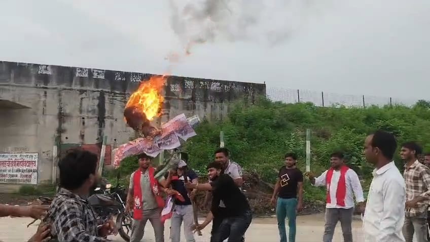 Community outraged over rude behavior towards Nishad leader.