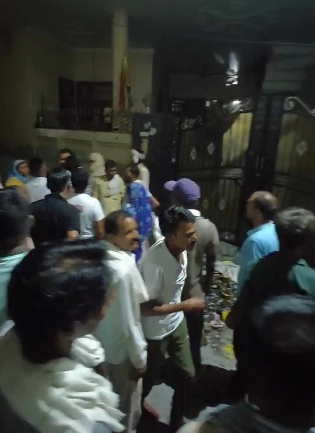 Garbage dumped at councilor's house; garbage collection vehicles blocked