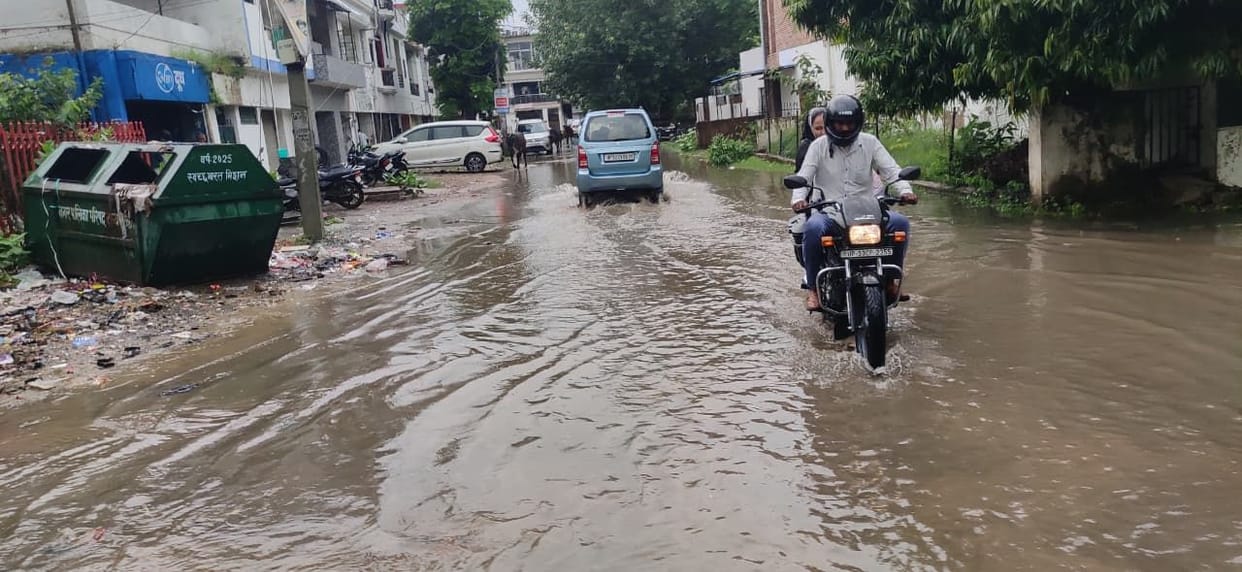 Heavy rain causes waterlogging at Vikas Bhawan