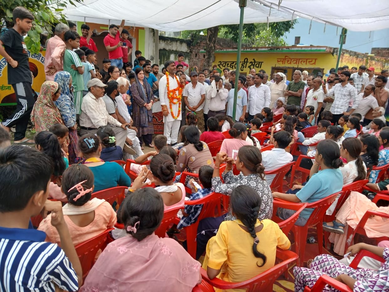 Meritorious students received bicycles on Raksha Bandhan.