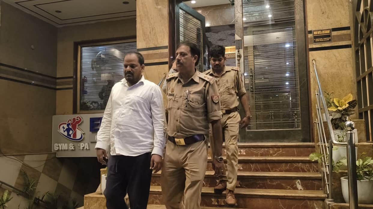 A gambling den was operating inside the hotel; a lookout was stationed outside, and cheating devices were being used inside.