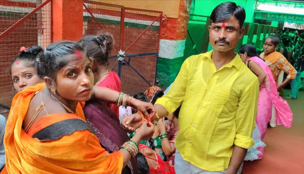 The brother-sister relationship remained intact even behind bars