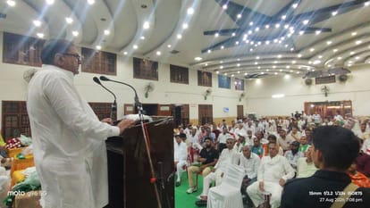 जाट धर्मशाला में कार्यकर्ता सम्मेलन को संबोधित करते इनेलो सुप्रीमो अभय चौटाला। संवाद