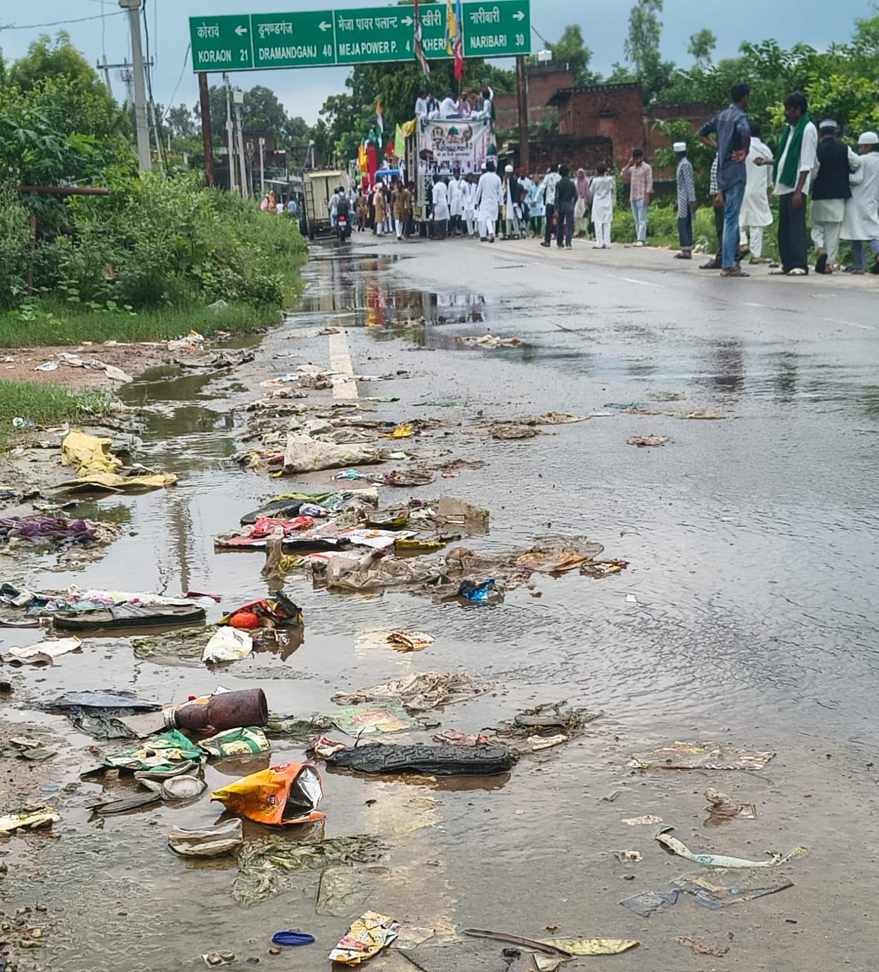 Filthy water flowing on the road; no relief even during the festival