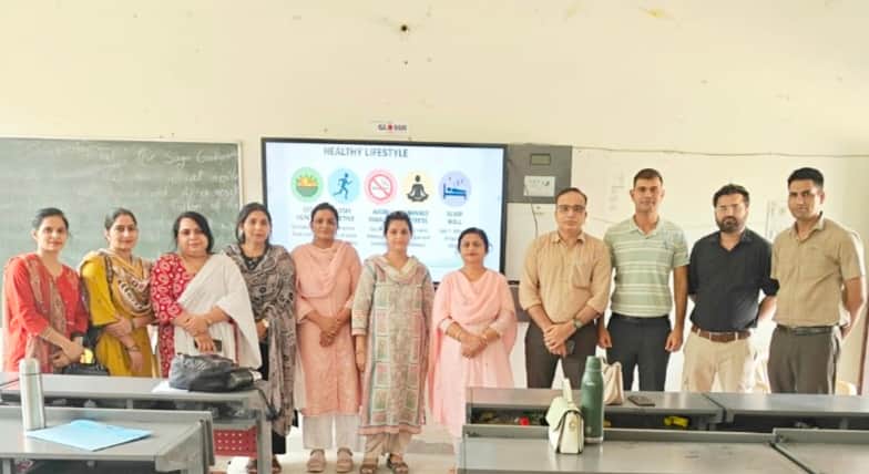 Swati Vadhwa first in block level science seminar