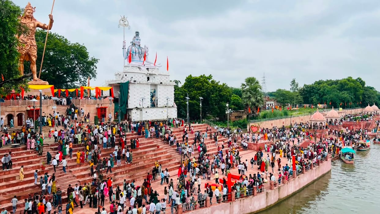Tourism increased at Mau Mahadev Ghat but security decreased, where there was supposed to be devotion, there was a procession of reels.