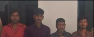 राजा का रामपुर पुलिस की गिरफ्त में चोरी के आरोपी। स्रोत पुलिस विभाग