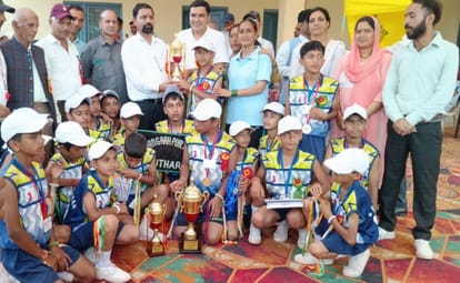 राजकीय वरिष्ठ माध्यमिक विद्यालय धाईला में आयोजित खंड स्तरीय खेलकूद प्रतियोगिता में विजेता टीम म