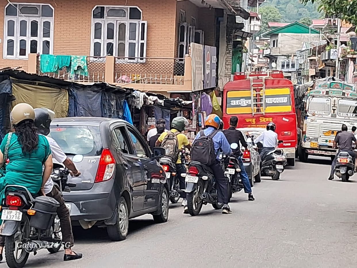 Traffic jam causes a nightmare in Jogindernagar.